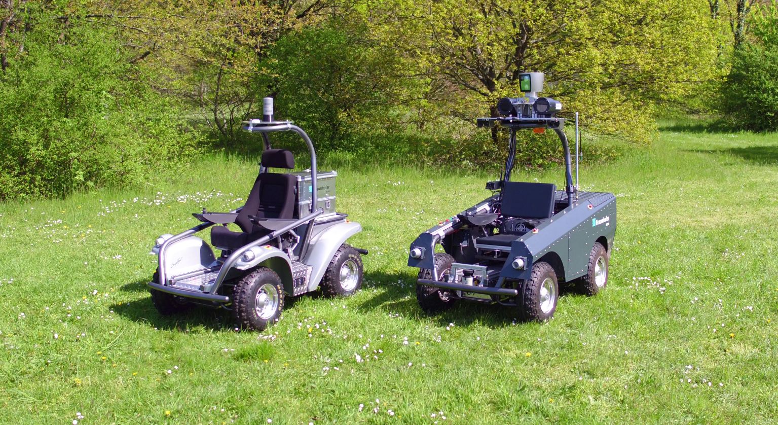 Fahrbare Roboter auf dem Rasen