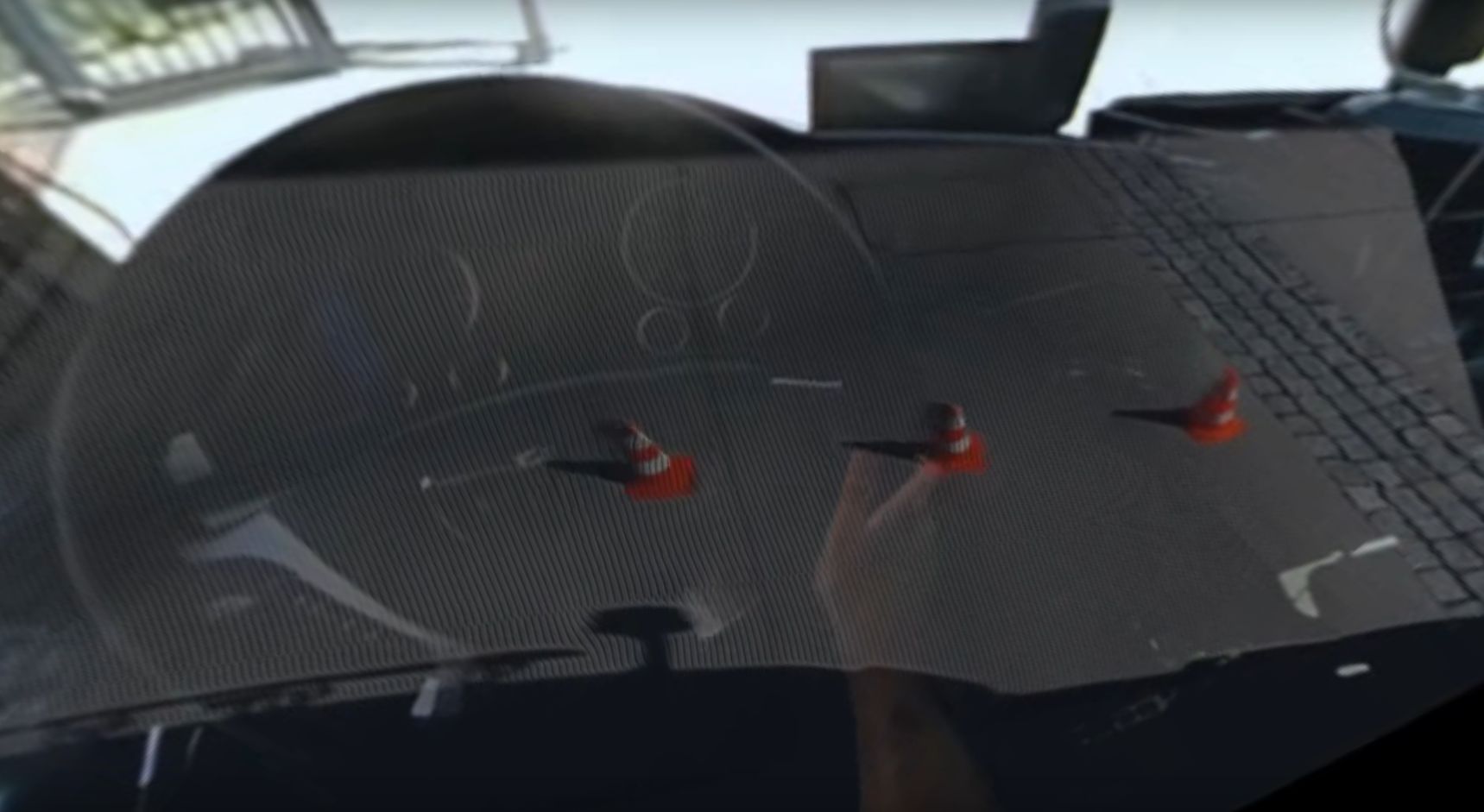 Blick durch die VR-Brille beim Rangieren mit einem LKW