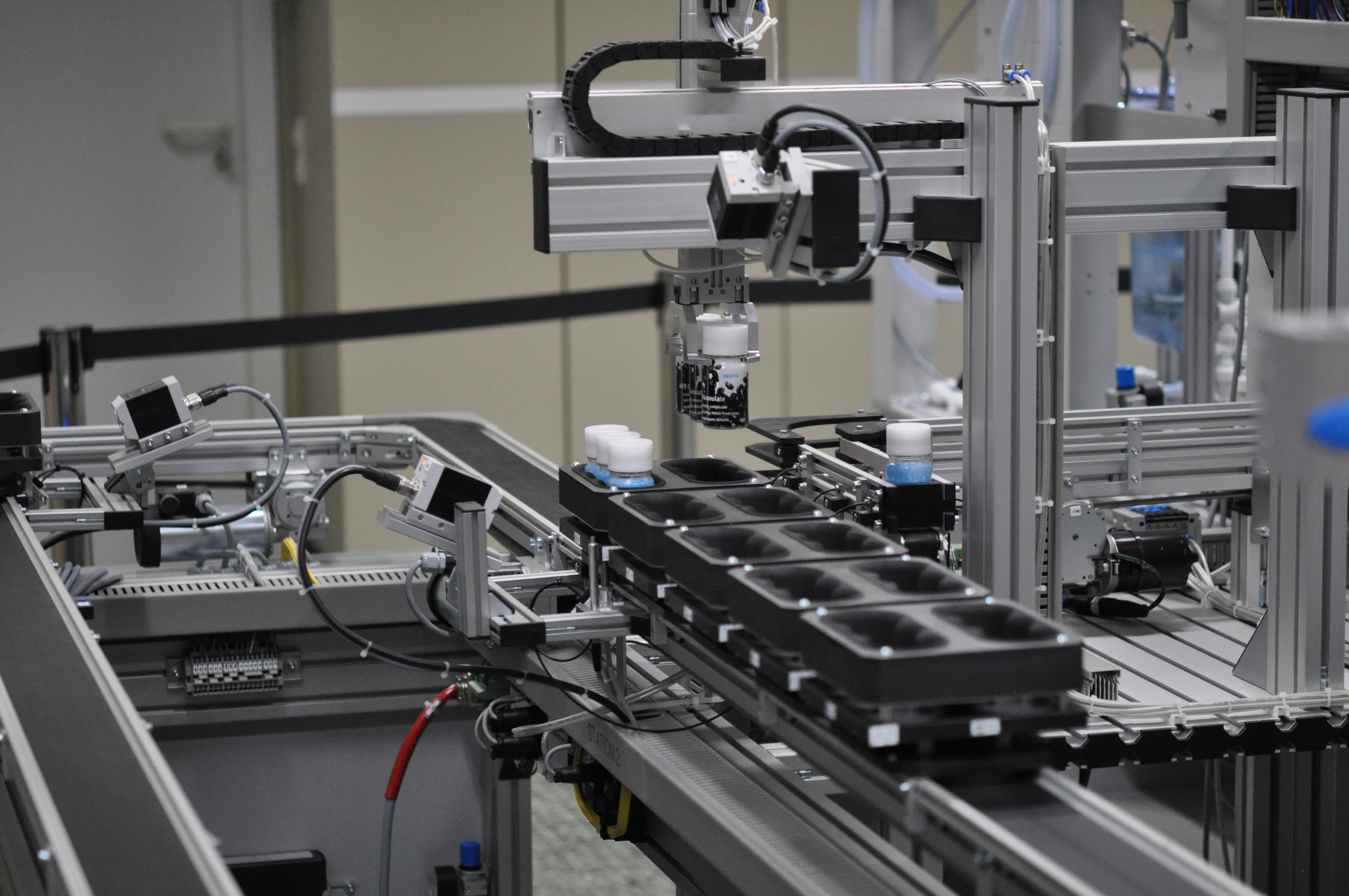 Industrie 4.0-Stückgutproduktionsanalage am IOSB für Entwicklung und Test der Analyseplattform.