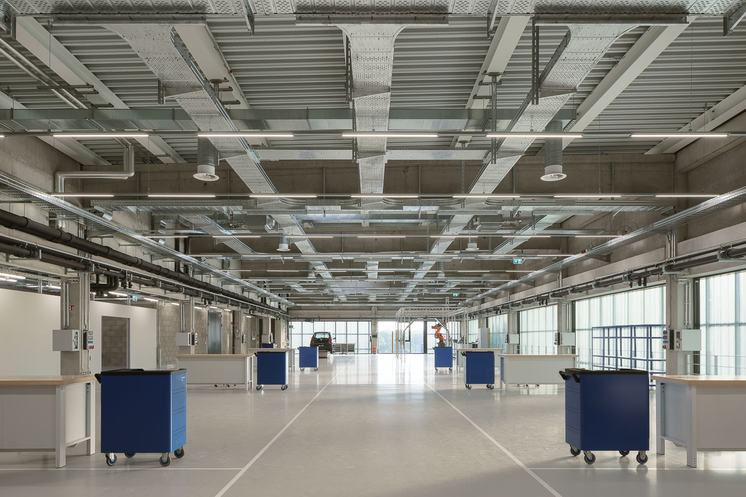 Die noch leere Halle des Fraunhofer IOSB in der Karlsruher Forschungsfabrik