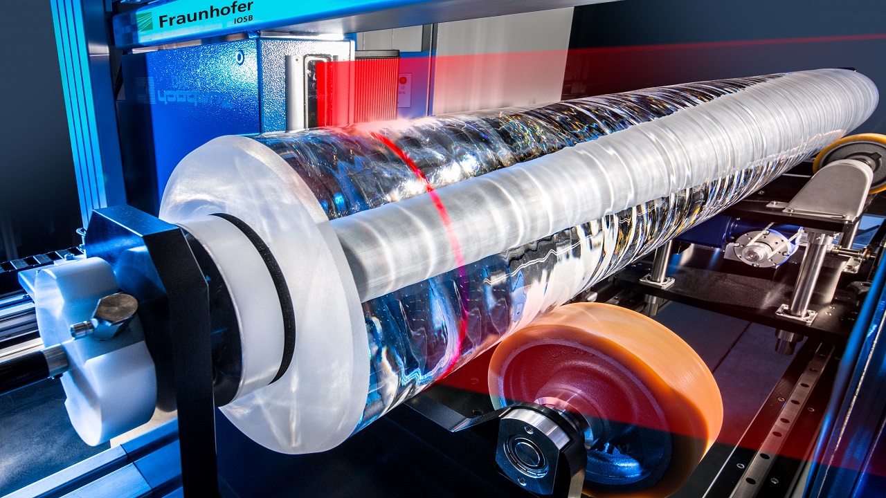 Das patentierte System Purity des Fraunhofer IOSB erkennt und unterscheidet  zwischen Transparenzänderungen, Einschlüssen von Fremdkörpern und Luftblasen
